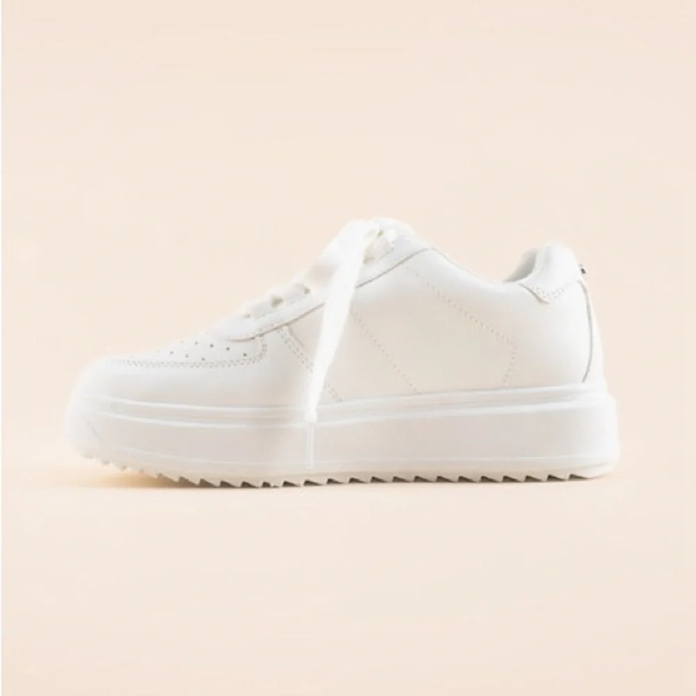 EUC Madden Girl Jesi Sneaker - Size 6.5 - Picture 3 of 12